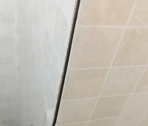 莆田瓷砖空鼓维修公司分享阳台瓷砖脱落的修复过程可以分为以下几个步骤